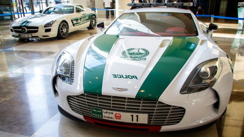 автомобіль поліції в Дубаї Aston Martin One-77